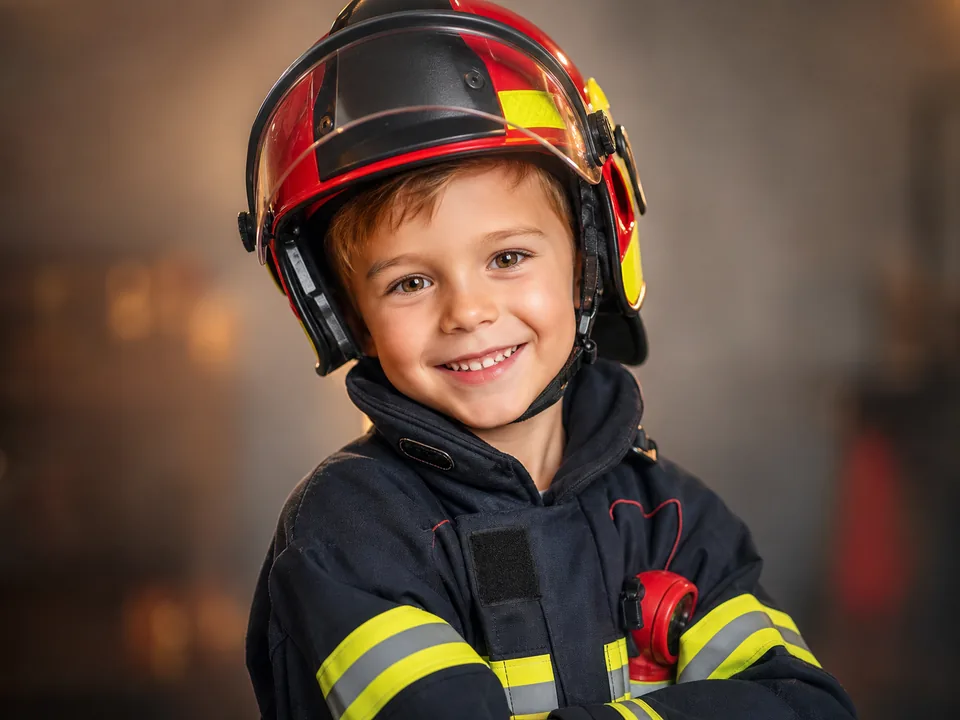 Beispielportrait eines Kindes als kleiner Feuerwehrmann